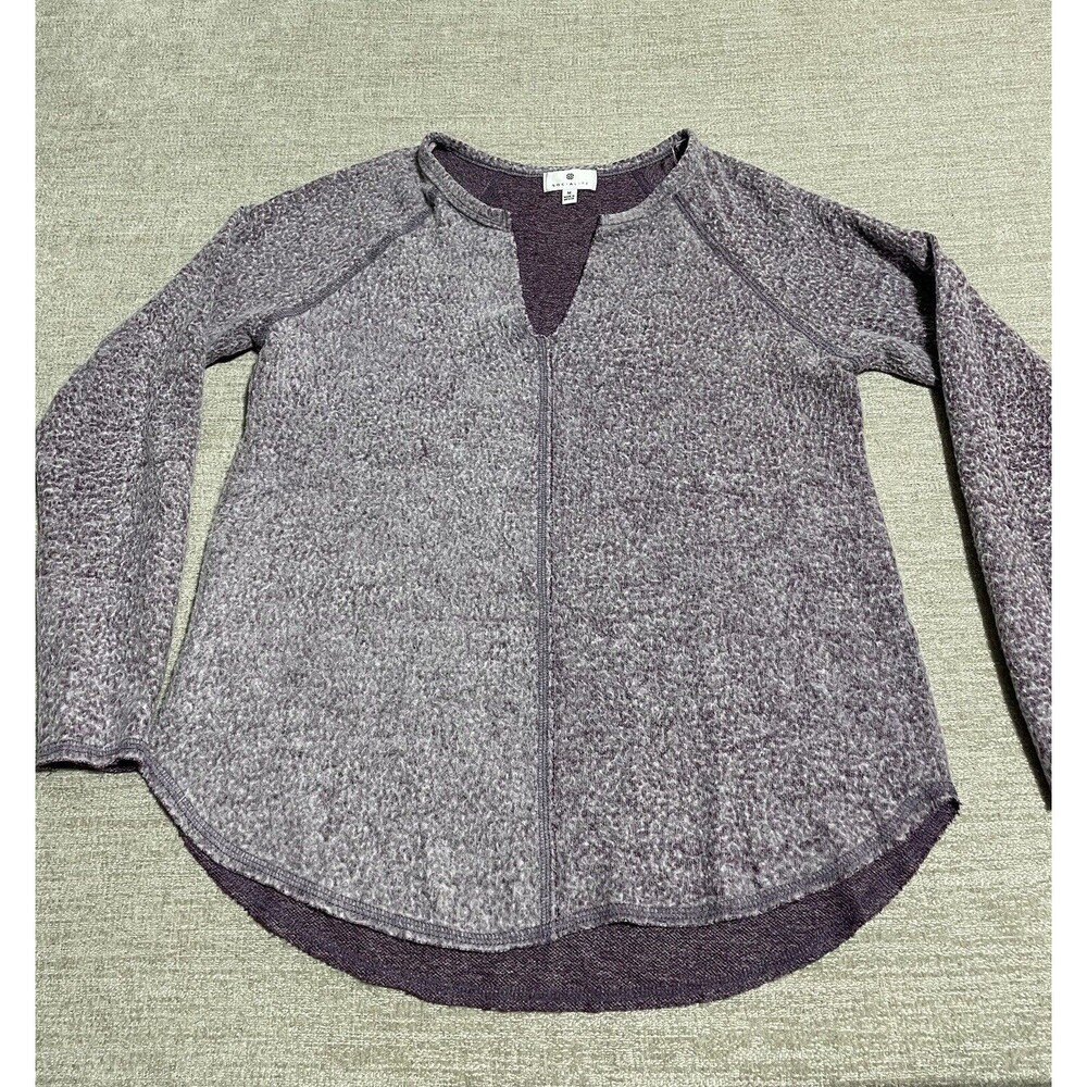 Socialite Sweater Women's Medium Long Sleeve V-Neck Pullover
